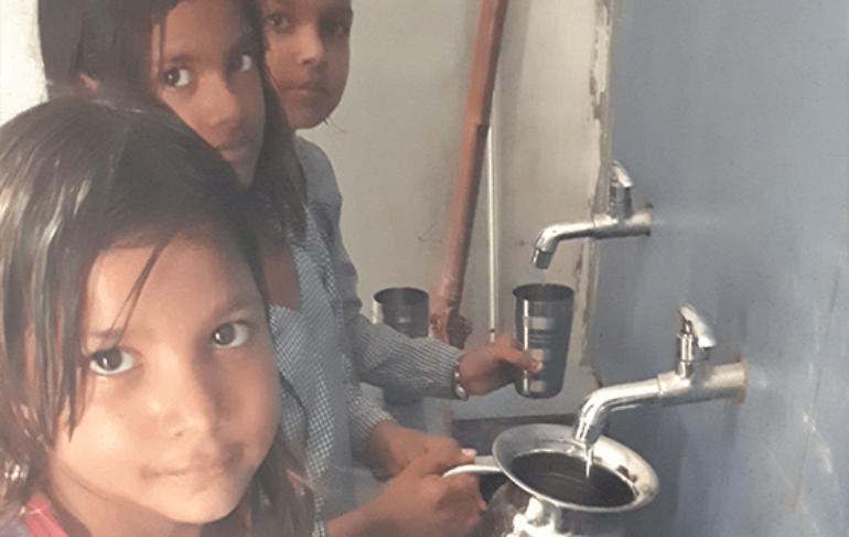 children-filling-water-at-gps